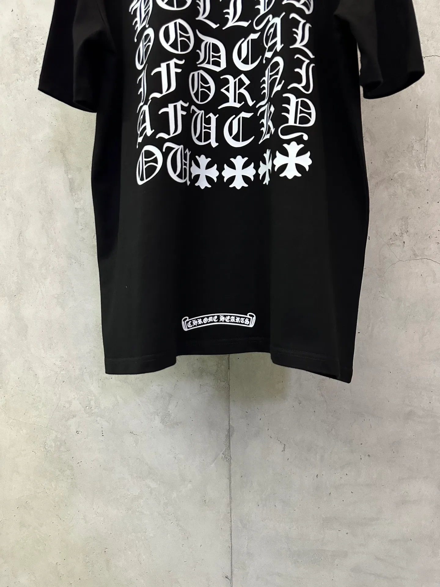 P270 Chrome Hearts 25ss classic Sanskrit gray letter round neck short-sleeved T-shirt. Fabric is high-definition and super heavy. Cotton double yarn compact Xinjiang cotton. Weight 400g. Paired with 2*2 Salona rib. 420g. Clean cloth. Clear texture. Tight feel. Stiff. High color fastness. No deformation. No discoloration. Customized hardware. Thread. Accessories. Alignment. Same style for men and women. -Color: Black White Gray -Size: XS S M L XL